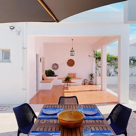 Casa Lisroyan - Pool & Garden In Armacao فيلة ألكانتيريا